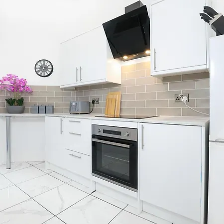 Gorgeous In Excellent Location - - Five Star Amenities * Edimburgo