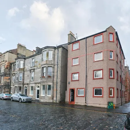 Gorgeous In Excellent Location - - Five Star Amenities * Edimburgo