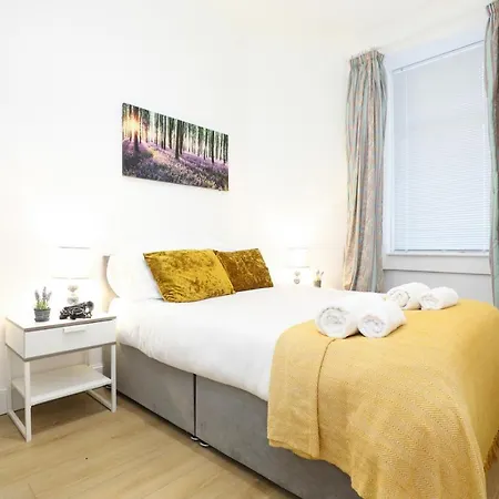 Stunning Modern 3 Bedroom * Edinburg