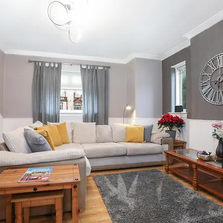 Mystayinn Elegant - Excellent Location - Free Parking - Five Star Amenities Guest house