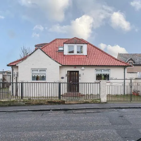 Ferienhaus Beautiful 4 Bedroom - Ideal Location - Free Parking