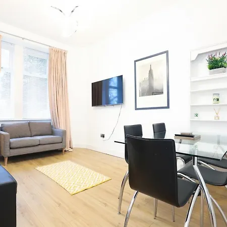 Gorgeous In Excellent Location - - Five Star Amenities Edimburgo