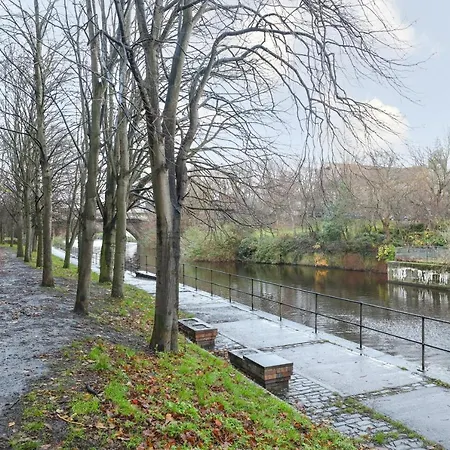 Gorgeous In Excellent Location - - Five Star Amenities * Edimburgo