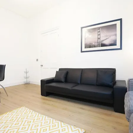Stunning Modern 3 Bedroom * Edinburg