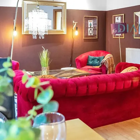 1 Bed Apartment, Royal Mile - Diamond Short Lets * Edinburg