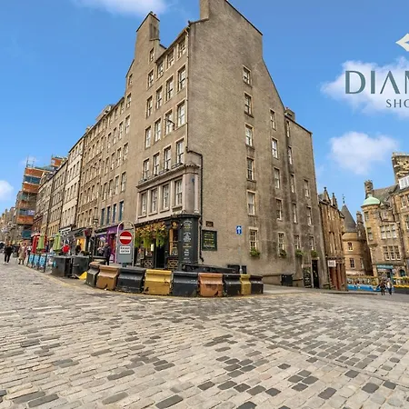 1 Bed Apartment, Royal Mile - Diamond Short Lets * Edinburg