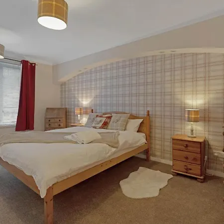 Elegant & Unique Getaway - Spacious 3 Bedroom, 2 Bathroom Centre - Free Allocated Parking. * Edinburgh
