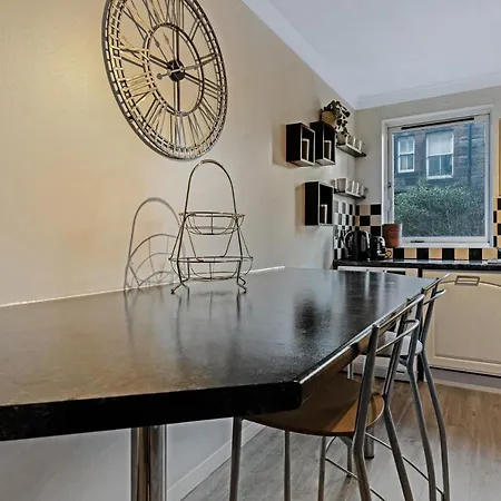 Appartement Elegant & Unique Getaway - Spacious 3 Bedroom, 2 Bathroom Centre - Free Allocated Parking. *