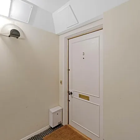 Elegant & Unique Getaway - Spacious 3 Bedroom, 2 Bathroom Centre - Free Allocated Parking. شقة *