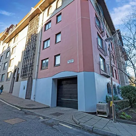 Appartement Elegant & Unique Getaway - Spacious 3 Bedroom, 2 Bathroom Centre - Free Allocated Parking.