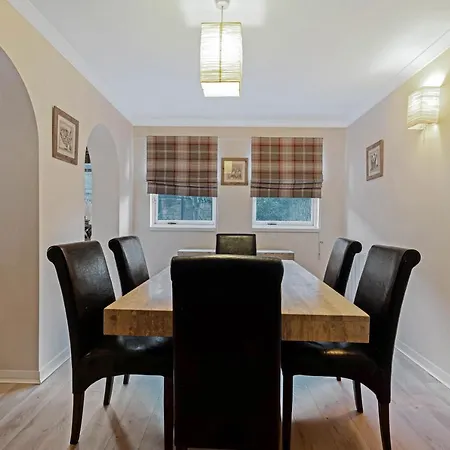Elegant & Unique Getaway - Spacious 3 Bedroom, 2 Bathroom Centre - Free Allocated Parking. Appartement Edinburgh
