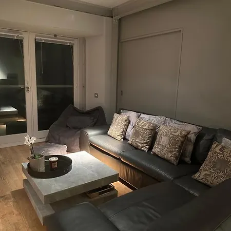 Central Spacious 1-bed In *