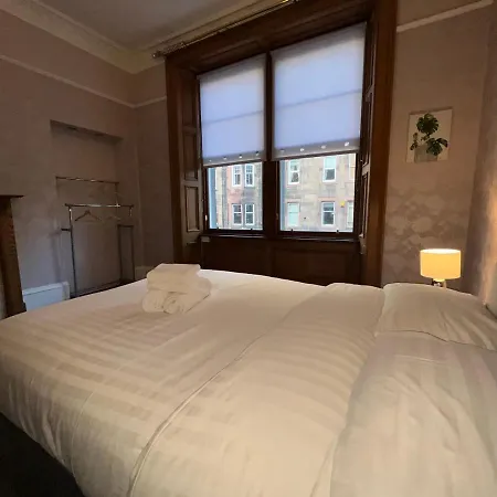 Bright 3 Bedroom * Эдинбург