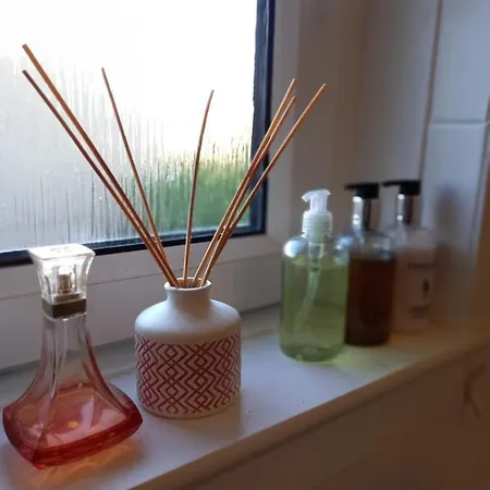 White House In Edinburgh, 2 Bedroom Good Location Apartment *