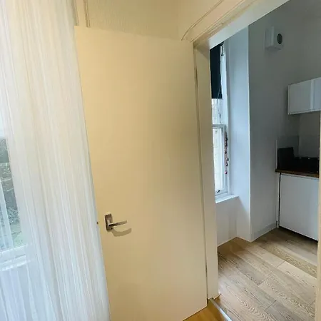 Ground Floor 1 Bedroom Flat In The Centre