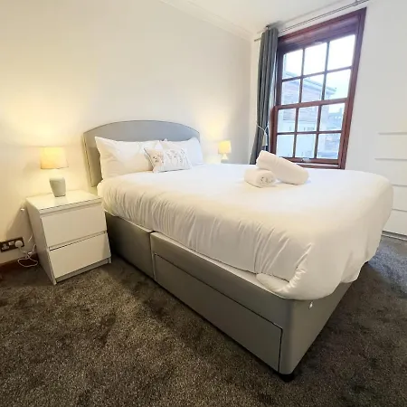 Apartment Old Town 2br Flat Royal Mile Sleeps 5 Edinburgh