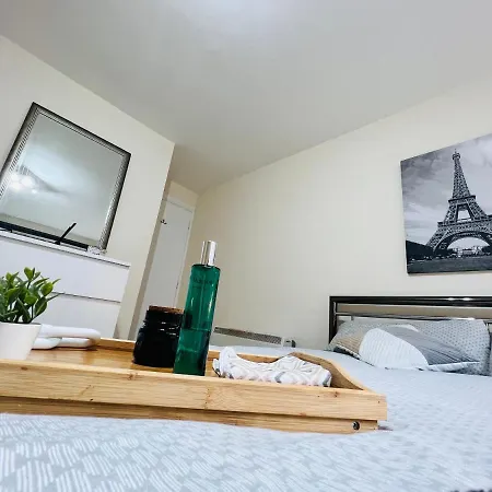 Peaceful 2 Bedroom Flat With Free Parking *