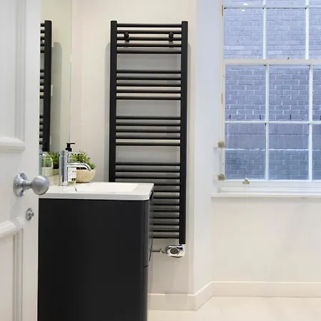 아파트 Joivy Tasteful On Rose South 에든버러