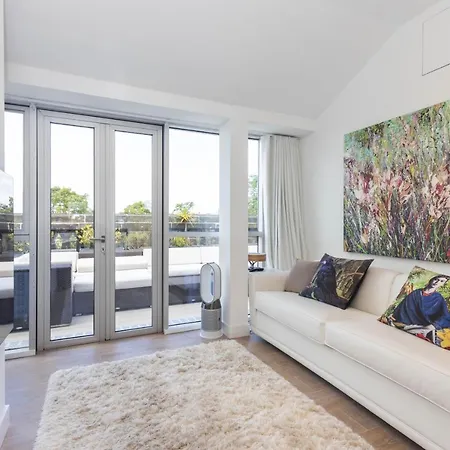 Joivy Beautiful Penthouse With Terrace & Jacuzzi Apartment