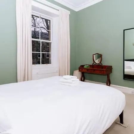 Charming 2 Bedroom Flat In Stockbridge *