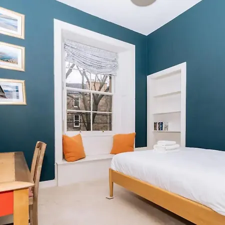 Charming 2 Bedroom Flat In Stockbridge