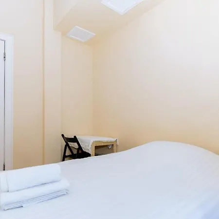 Spacious 4 Bedroom Near The Meadowsold Town *