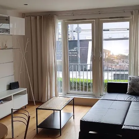 Modern, Centre 1 Bed, Ground Floor Apartment *