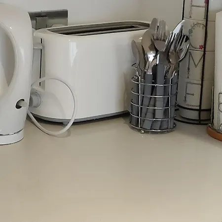 Modern, Centre 1 Bed, Ground Floor Apartment Edinburgh