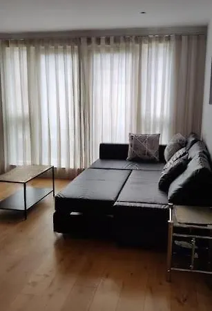 Modern, Centre 1 Bed, Ground Floor דירה