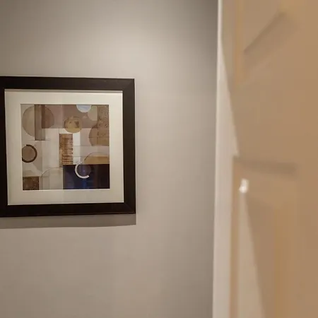 Two Bedroom Within Walking Distance To Centre *