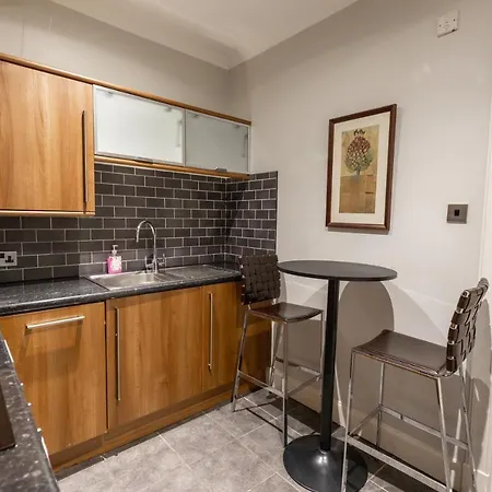 Two Bedroom Within Walking Distance To Centre * Edinburg