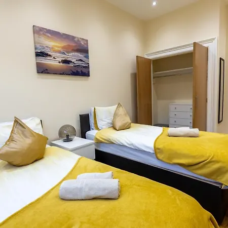 New 3-bedroom Close To Centre * Edynburg