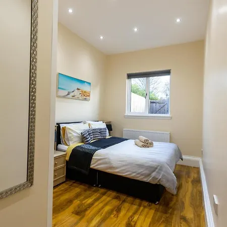 New 3-bedroom Close To Centre