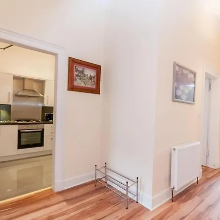 Charming Large Centre Apartment