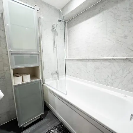 Apartment Old Town 2br Flat Royal Mile Sleeps 5 Edinburgh