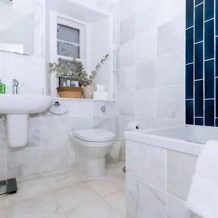 Charming 2 Bedroom Flat In Stockbridge Edinburgh