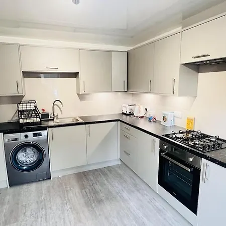 Superb 2 Bedroom With Free Parking *