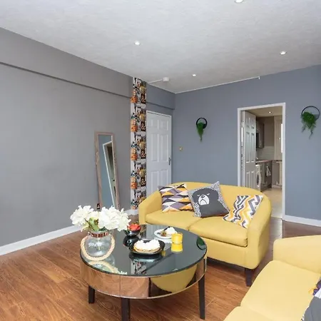 Gorgeous 3-bed Flat, 15 Minutes To Centre *
