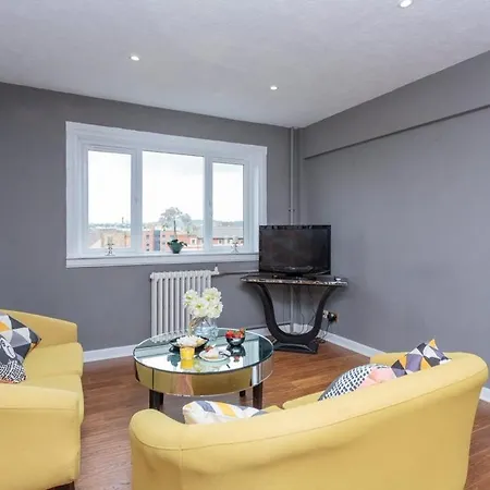 Gorgeous 3-bed Flat, 15 Minutes To Centre *