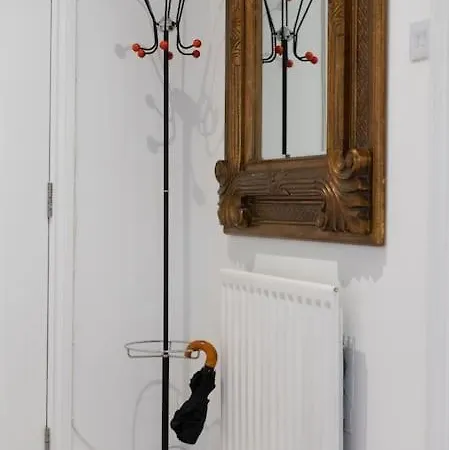 Pilrig Flat: A Lovely 5-bed With A Lift * Édimbourg