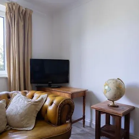 Pilrig Flat: A Lovely 5-bed With A Lift Appartement Édimbourg