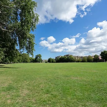 Pilrig Flat: A Lovely 5-bed With A Lift Apartamento