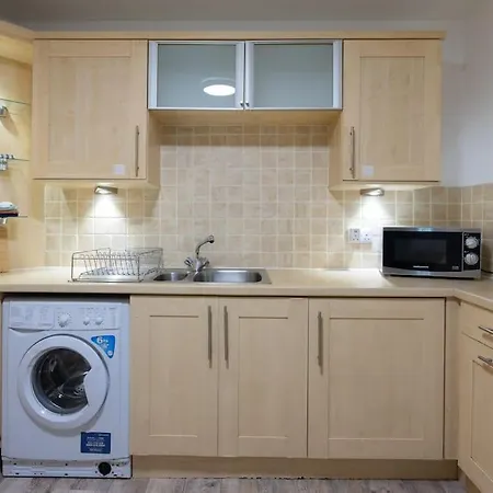 Pilrig Flat: A Lovely 5-bed With A Lift
