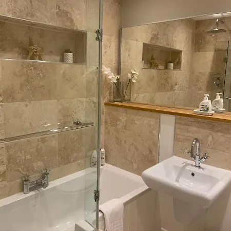 Chic 2b Centre Flat & Patio , Close To Castle *