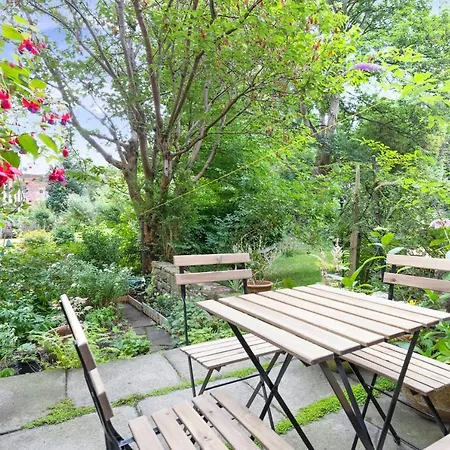 Joivy 3-bed Meadows Flat Near Castle