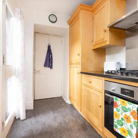 Joivy 3-bed Meadows Flat Near Castle 公寓