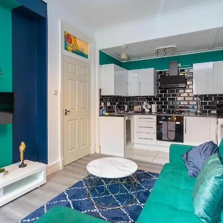 Beautiful Boutique Abode - Sleeps 4 Apartment