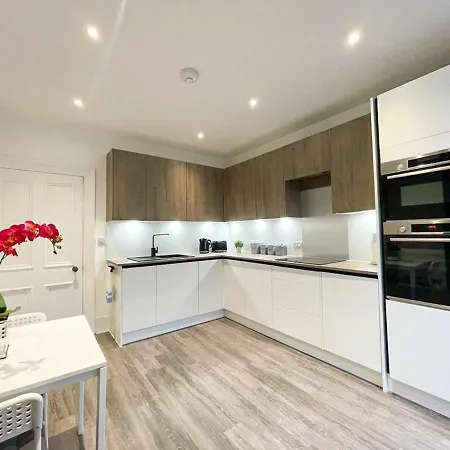 2bed, Private Garden & Fireplace, Near Water Of Leith 아파트 *