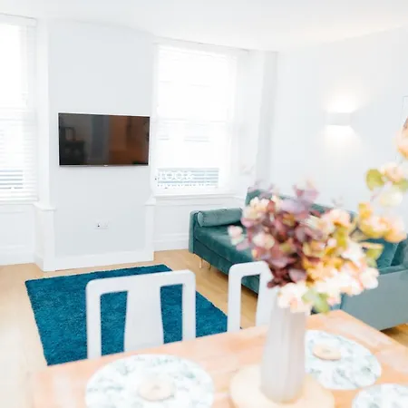 Luxury Modern 3 Bedroom In Centre Edinburgh