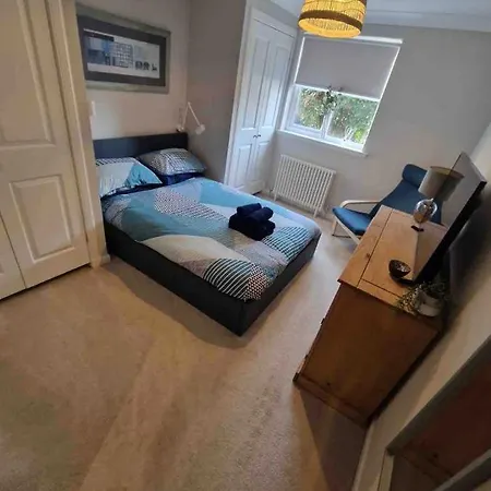 Cosy Roseburn Apartment, - 2 Bedrooms, Free Parking * Edinburgh